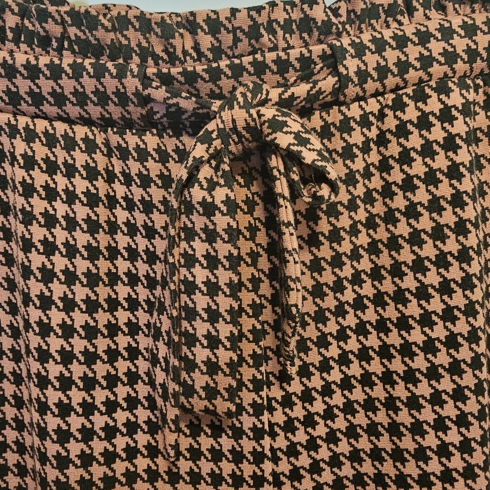 Torrid Pink and Black Houndstooth Joggers - Picture 4 of 10